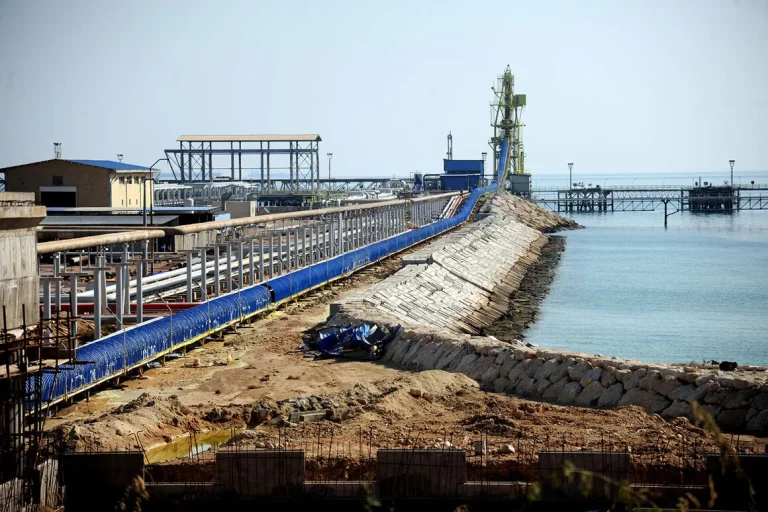 نقش حیاتی پایانه نفتی خارک در صادرات نفت ایران