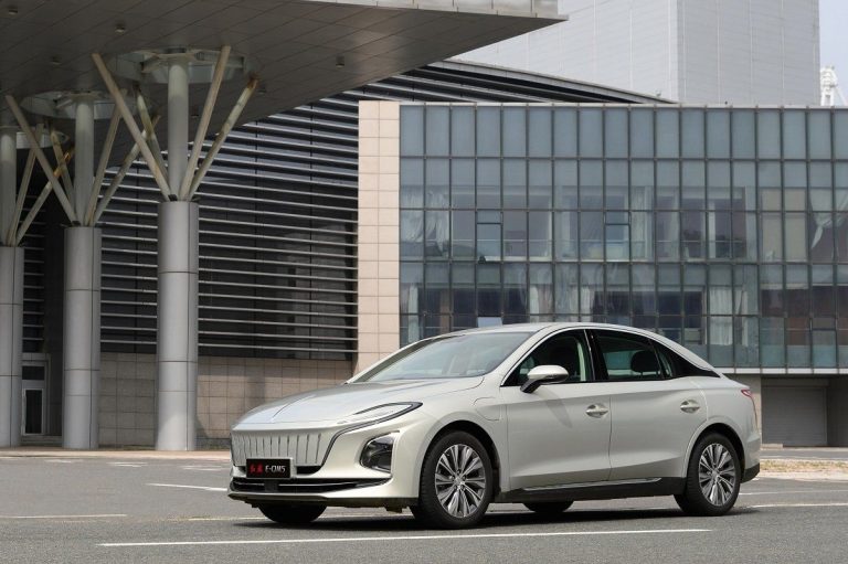 هونگچی E-QM5 یا ریسپکت پرایم تیپ ۲؛ نبرد سدان‌های دو میلیاردی در ایران