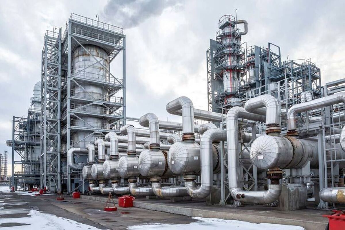 زنگ خطر کاهش صادرات پتروشیمی‌ ها به صدا درآمد/ دو بحران در کمین صنعت