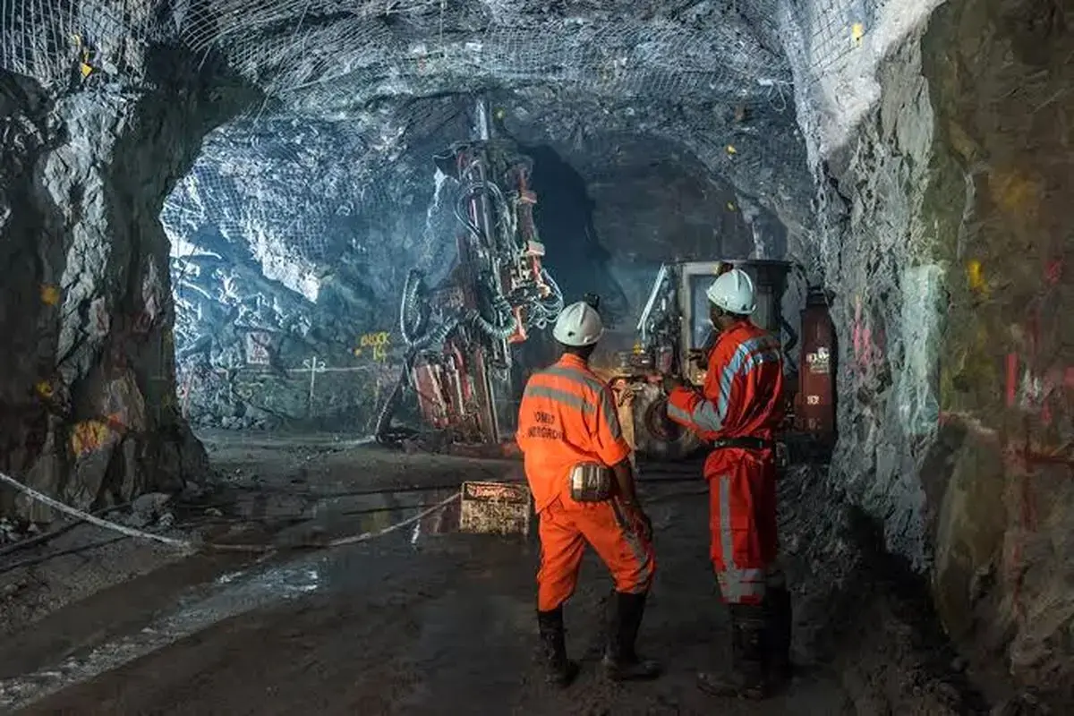 وعده وزیر کار برای افزایش دستمزد کارگران معدن عملی نشد / میانگین حقوق کارگران معدن چقدر است؟